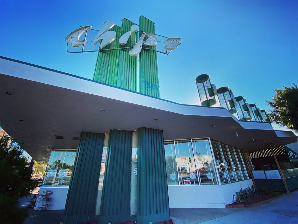 Front view of Chips Restaurant on Hawthorne Boulevard.